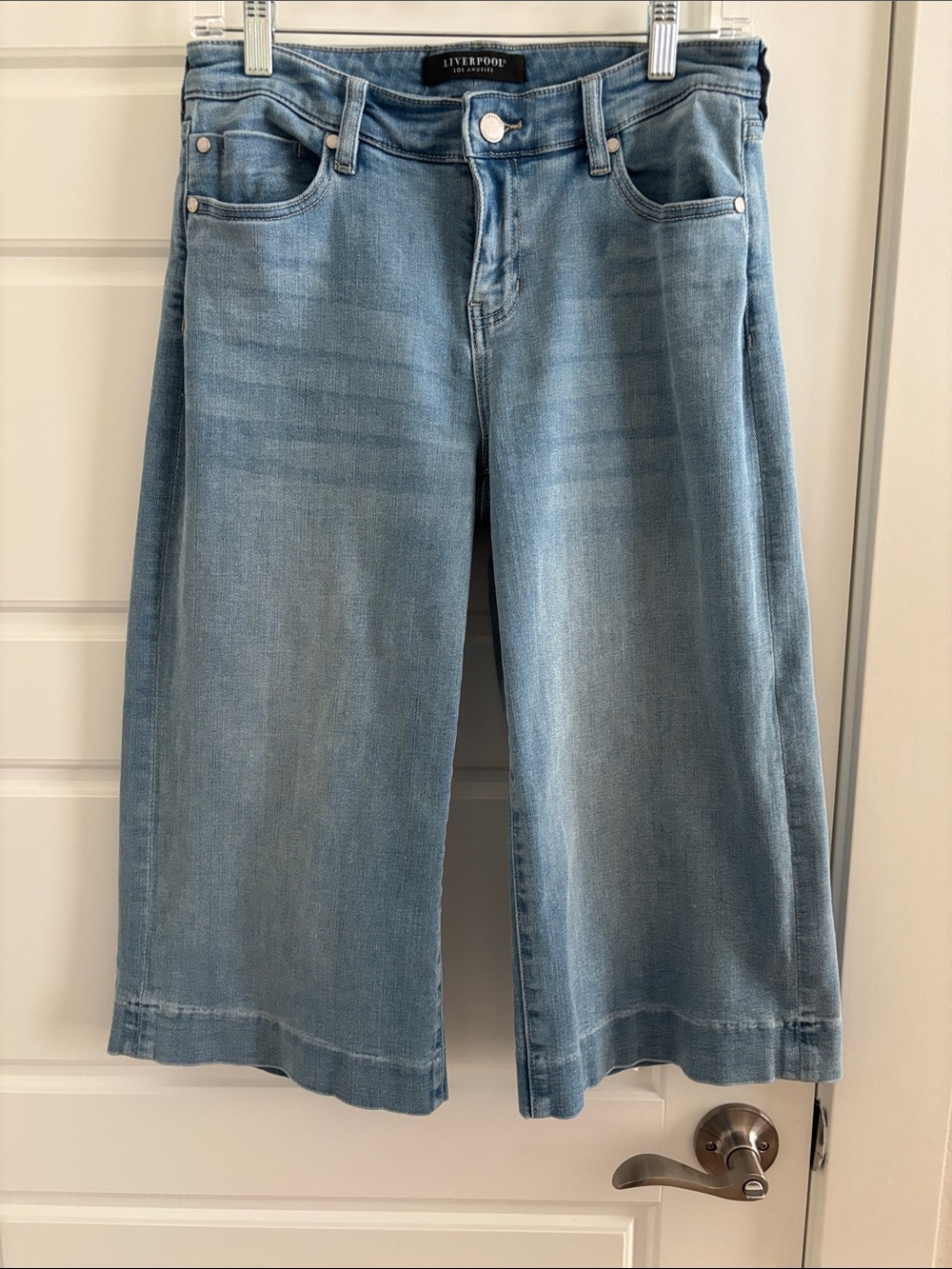 Liverpool Women's Light Wash Wide-Leg Cropped Knee Length Jeans